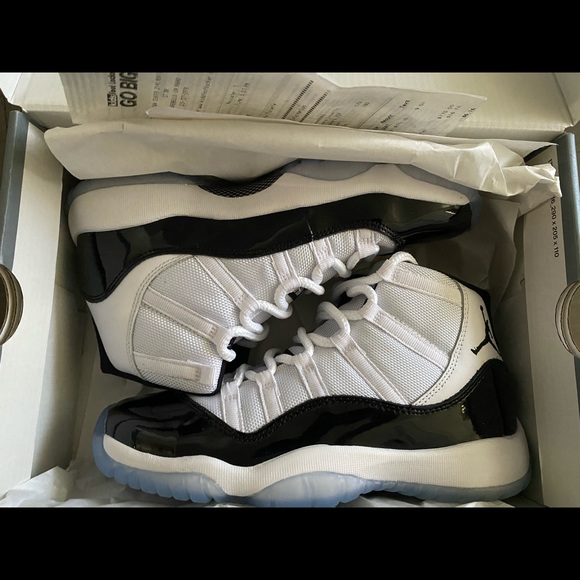 DS AIR JORDAN 11 RETRO - Picture 1 of 6